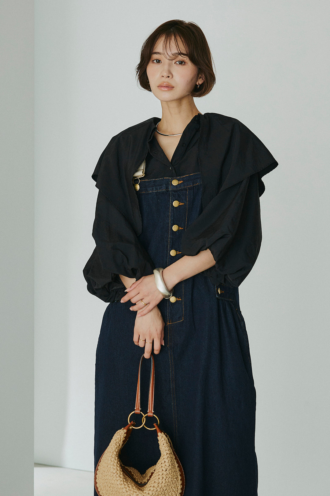 [SET]ケープカラーナイロンブラウス+配色ショルダーデニムサロペットスカート(2set)