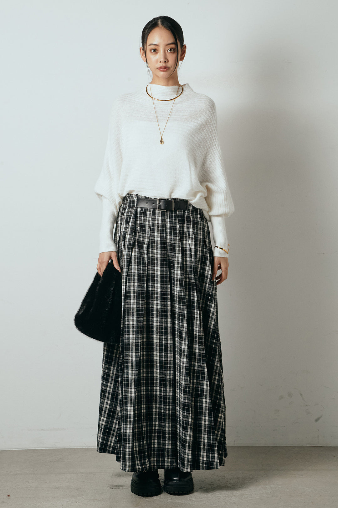 [SET]ポンチョシルエット透かしニットトップス+ベルト付きタータンチェックプリーツスカート(2set)
