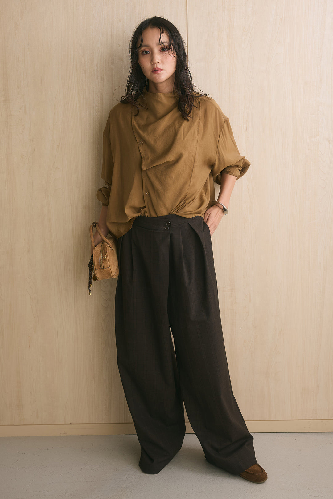 [SET]アシンメトリーネックデザインシャツ+ウエストアシメタータンチェックパンツ(2set)