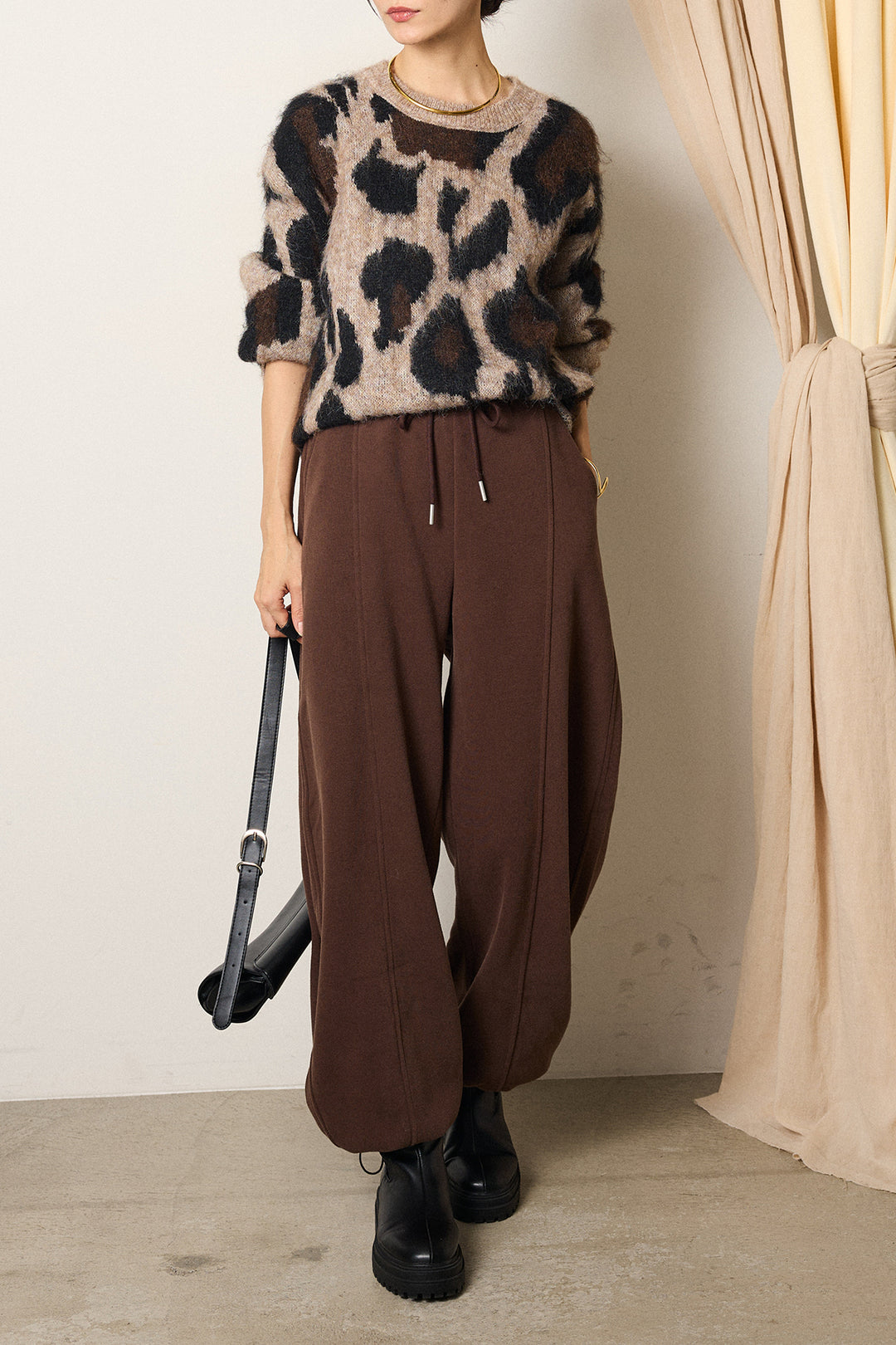[SET]ルーズアニマルモヘアニットトップス+スウェットワイドカーブパンツ(2set)