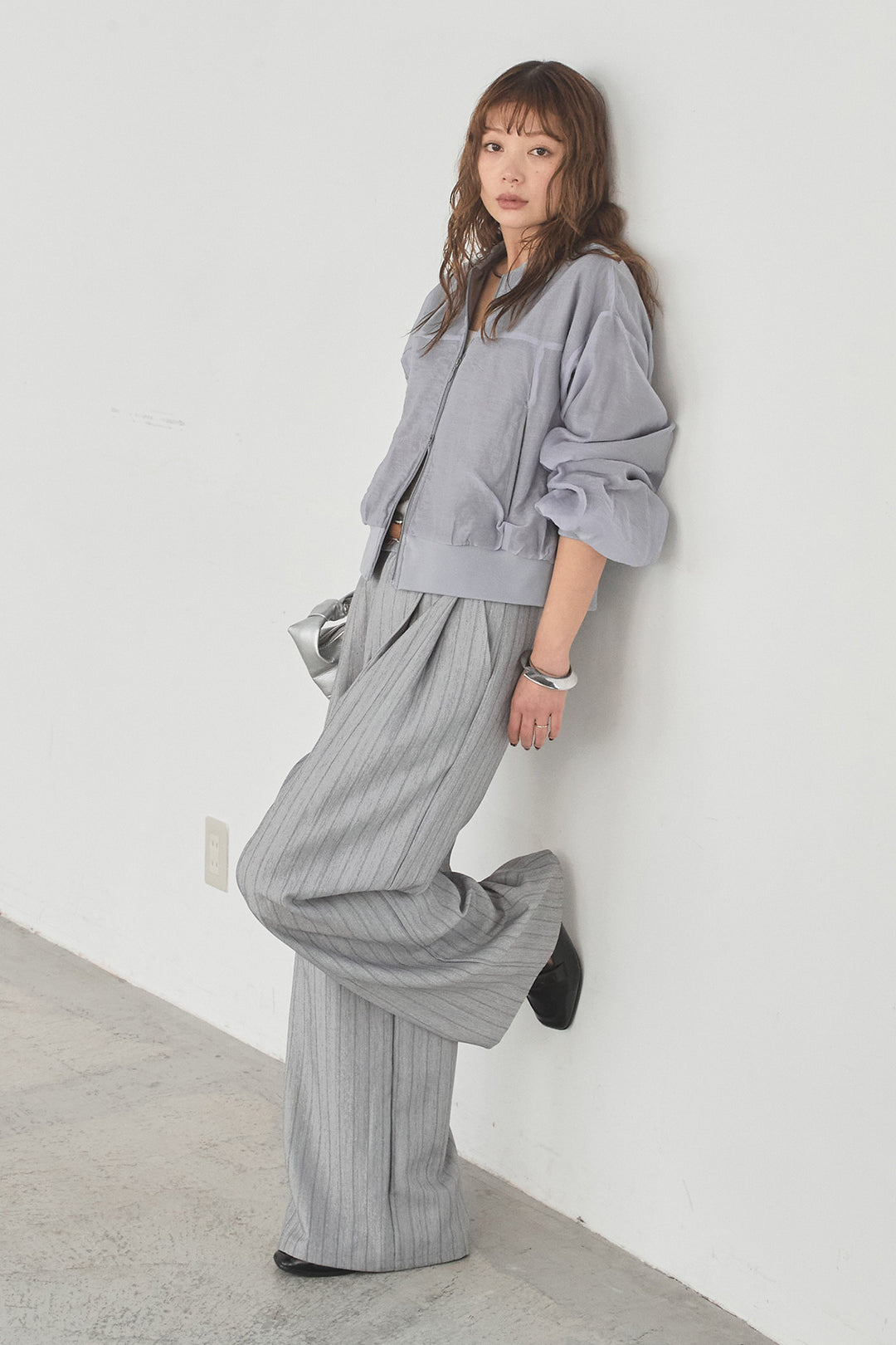 [SET]シアー×ポンチブルゾン+細ベルト付きピンストライプワイドパンツ(2set)