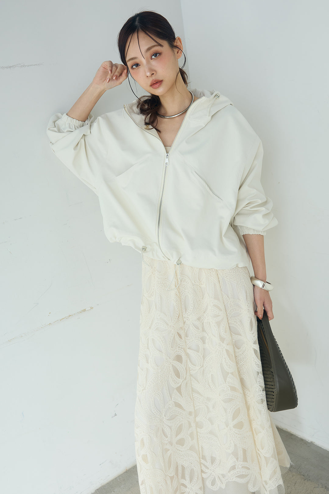 [SET]ネック裾絞りブルゾンアウター+ニュアンス柄刺繍スカート(2set)