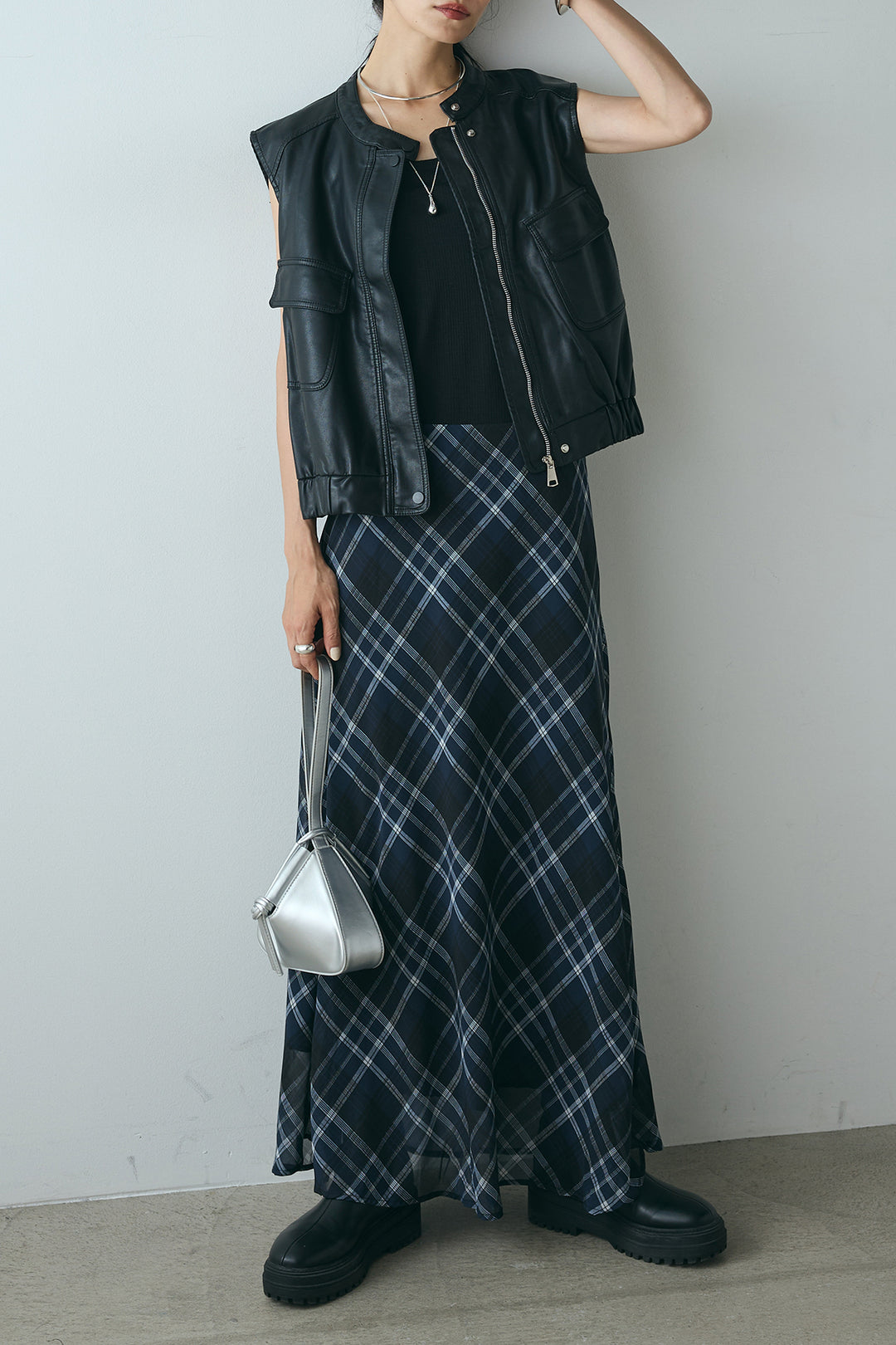 [SET]バンドカラーフェイクレザーベスト+マルチ柄シアースカート(2set)