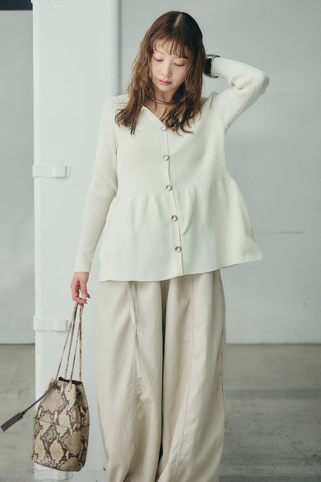 [SET]スキッパーペプラムニット+フェイクレザーカーブワイドパンツ(2set)