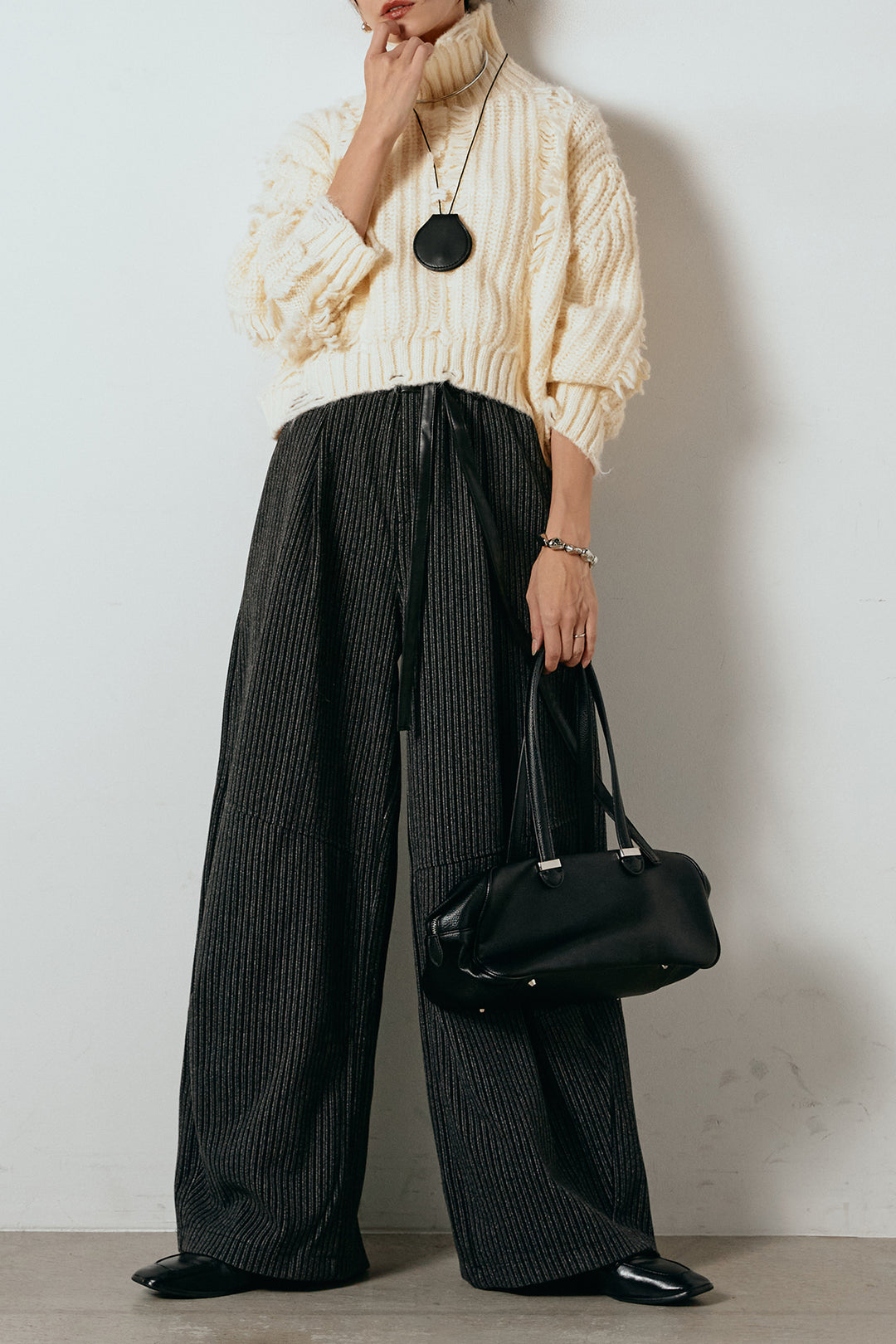 [SET]フリンジタートルショートニット+レザーライク配色ストライプパンツ(2set)