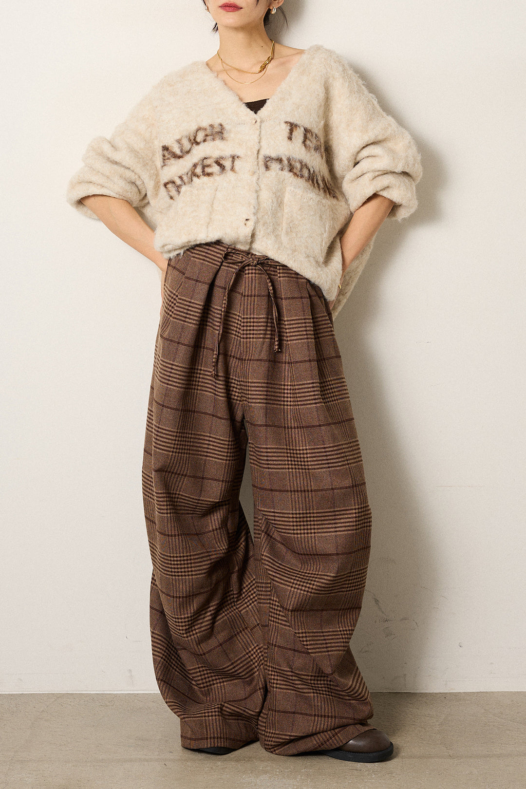 [SET]ウール混透かしロゴニットカーディガン+グレンチェックルーズタックパンツ(2set)