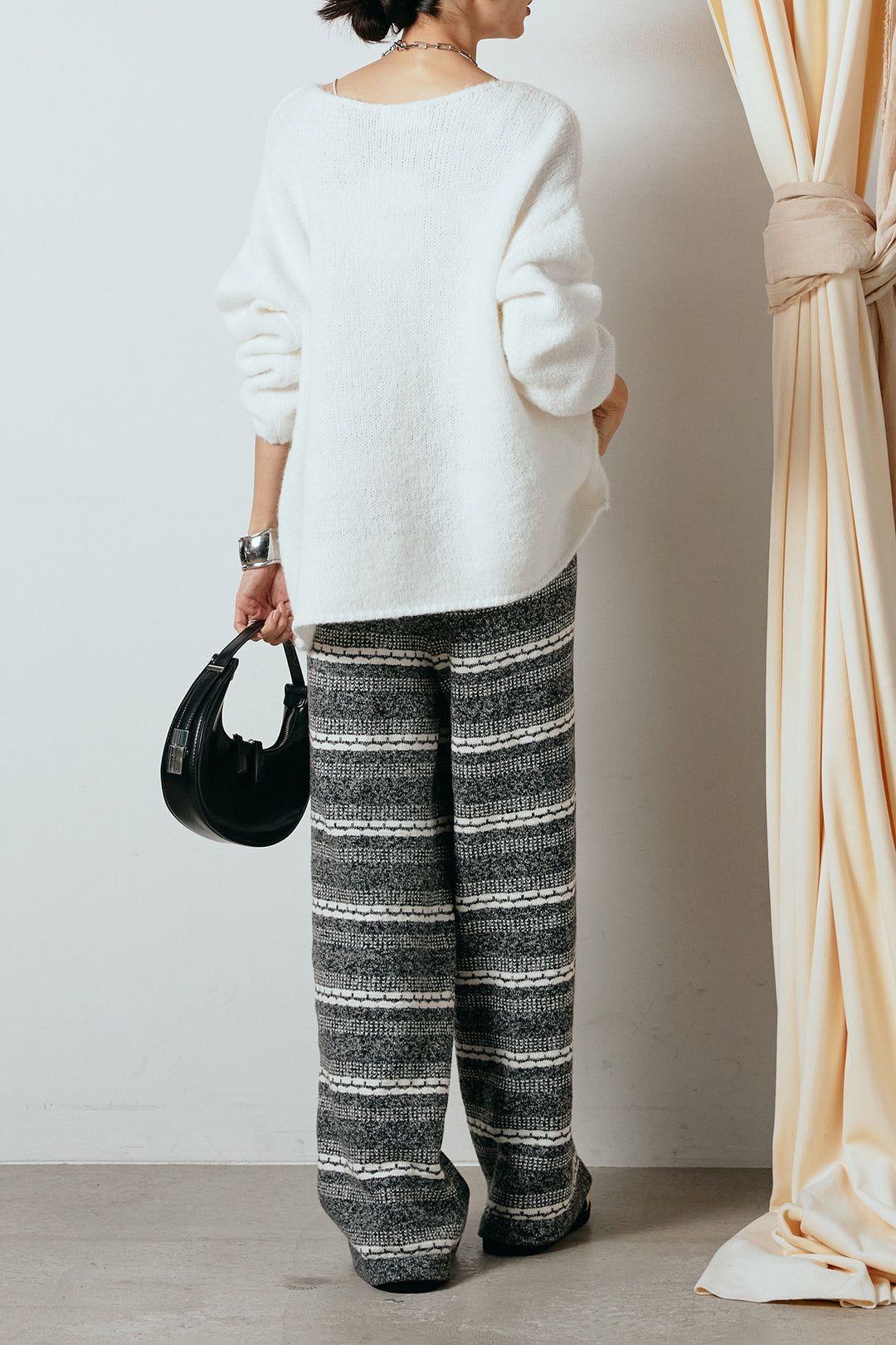 [SET]フロントロゴデザインニットトップス+マルチライン柄リラックスニットパンツ(2set)