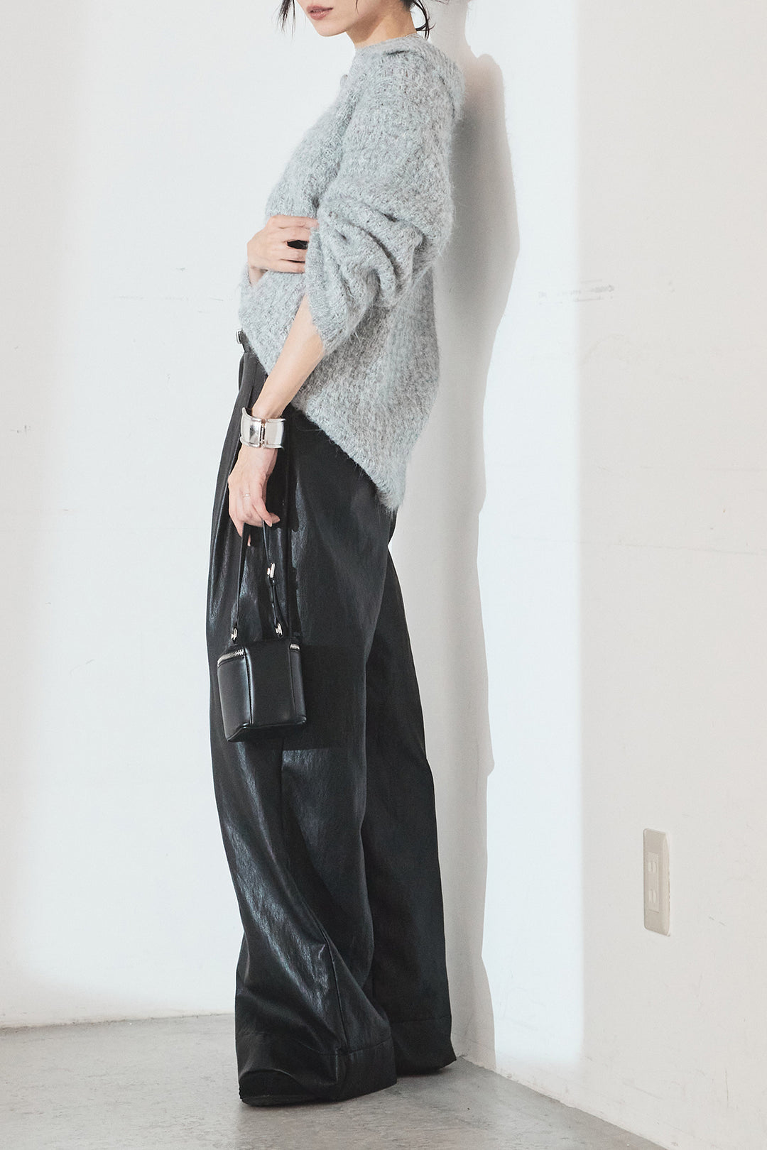 [SET]襟付きVネックニットトップス+ベルト付きレザーライクタックパンツ(2set)