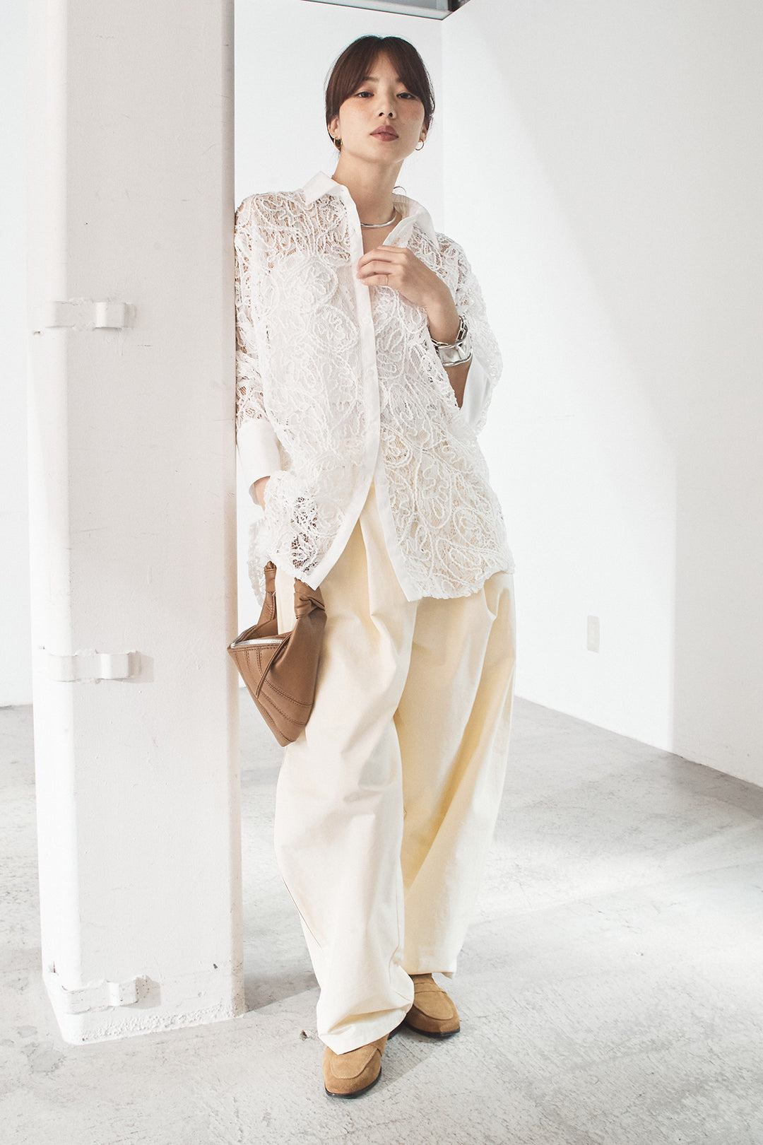 [SET]刺繍レースオーバーサイズシャツ+合繊ツイルパイピングタックカーブパンツ(2set)