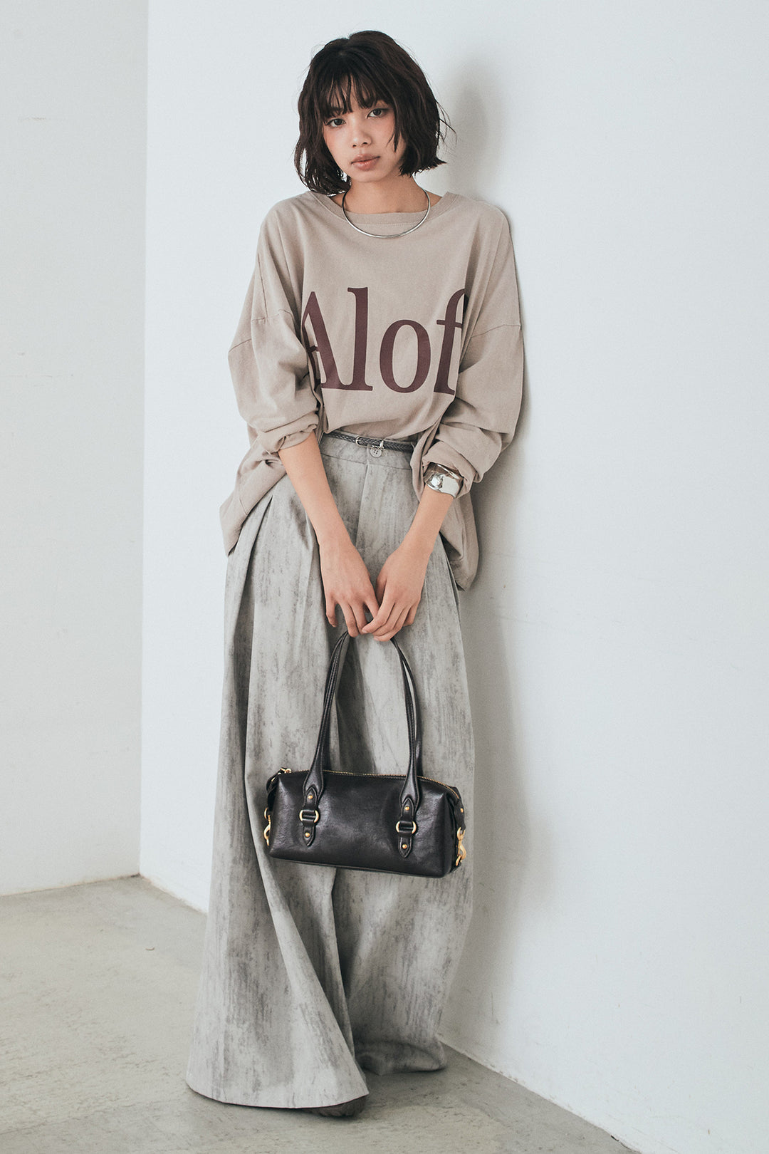 [SET]裾センタードロストロゴプリントワイドTシャツ+紐ベルト付きかすれ柄ワイドスラックス(2set)