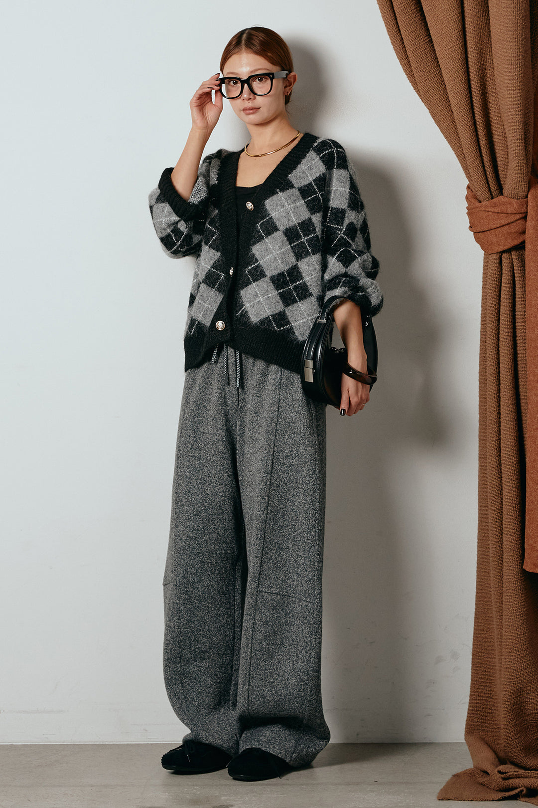 [SET]オーバーサイズ総柄Vネックニットカーディガン+杢ニットフレアパンツ(2set)
