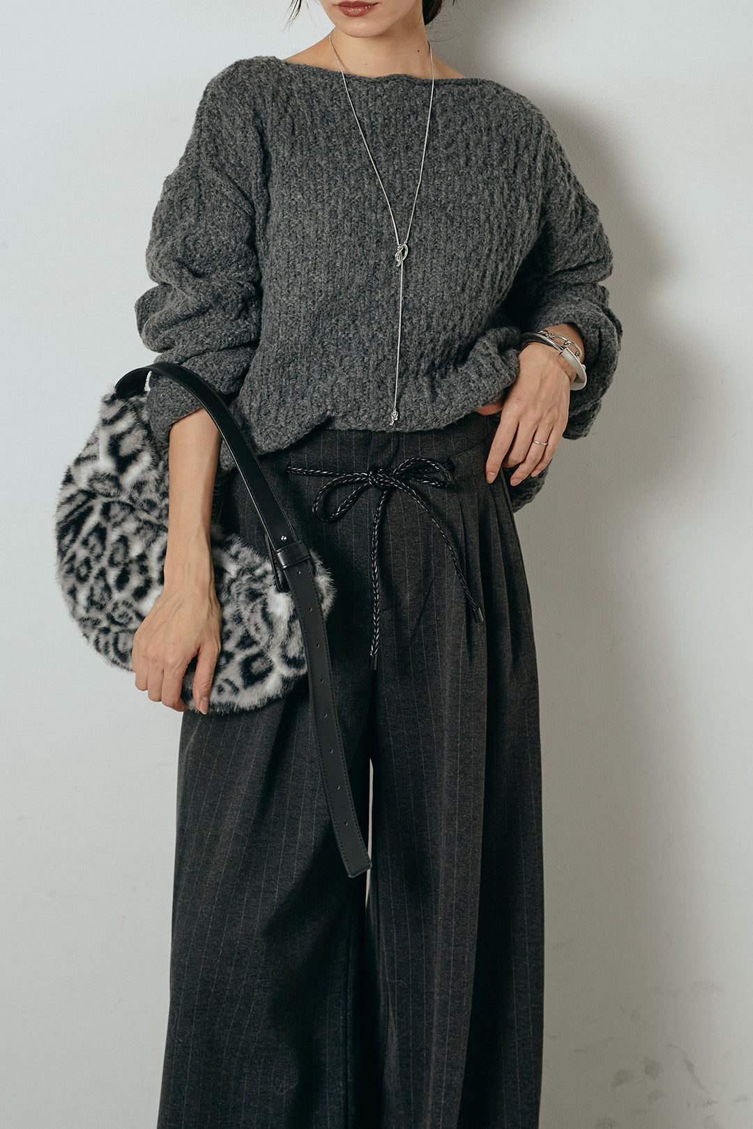 [SET]ボリューム編みニットプルオーバー+編みベルト付きピンストライプワイドパンツ(2set)