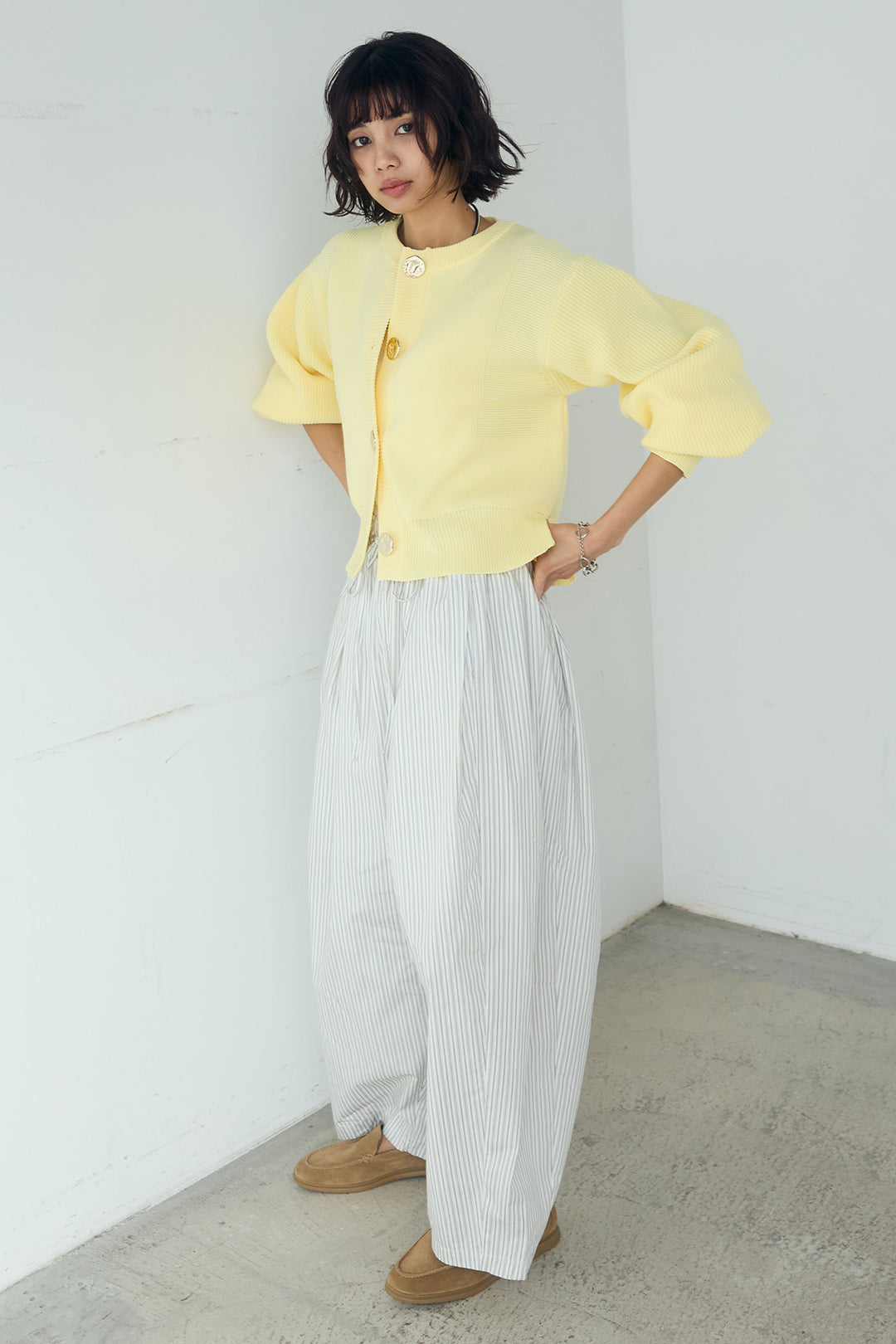 [SET]スポンディッシュBIGボタンクルーネックカーディガン+ランダムストライプタックギャザーパンツ(2set)