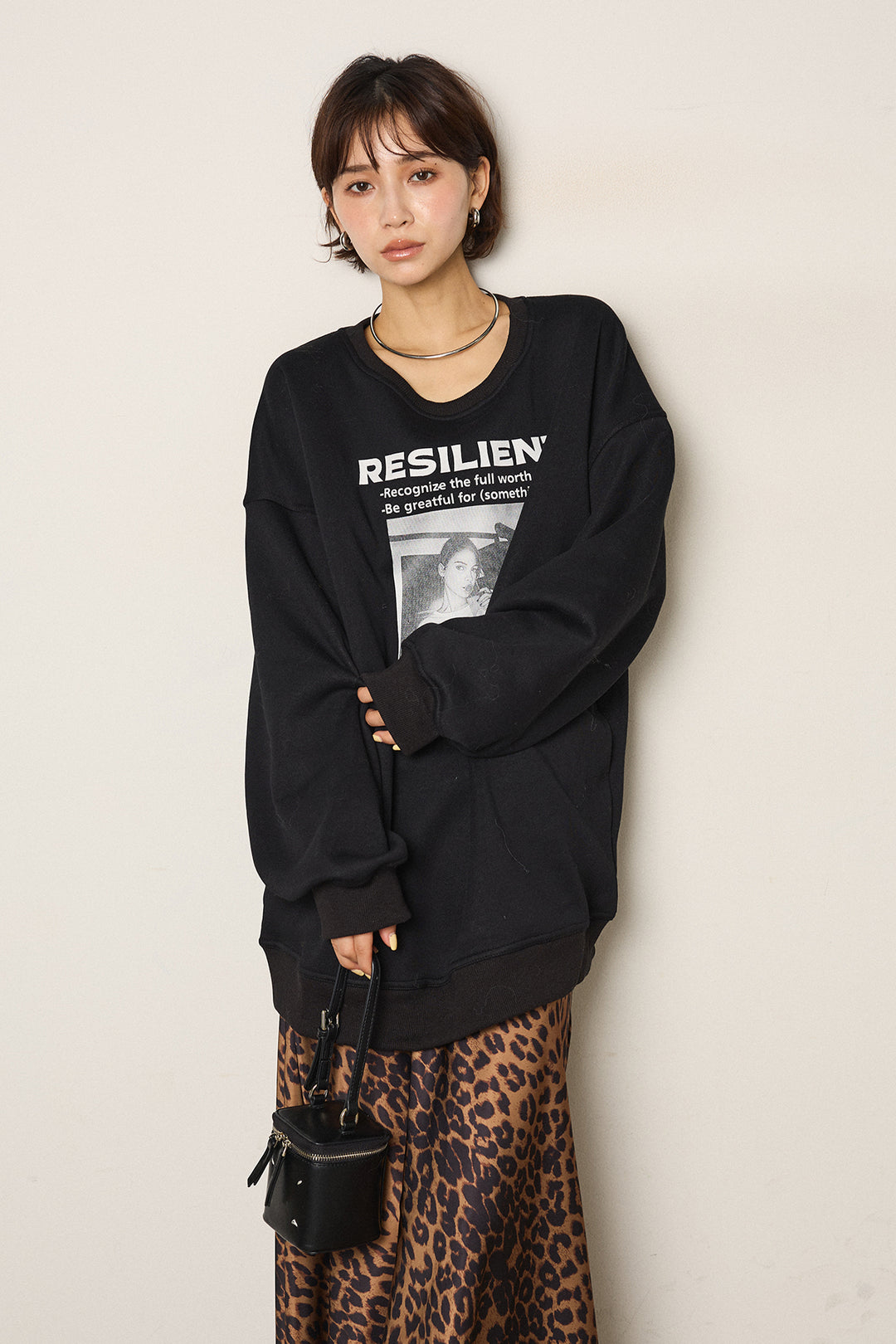 [SET]モノトーンプリントスウェット+レオパード柄サテンスカート(2set)