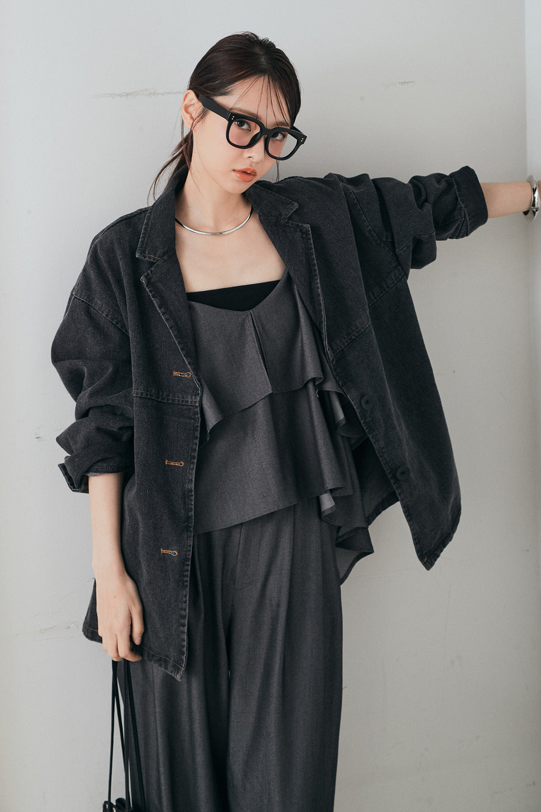 [SET]オーバーデニムジャケット+デニムライクツイルタックパンツ+デニムライクツイルティアードキャミソール(3set)