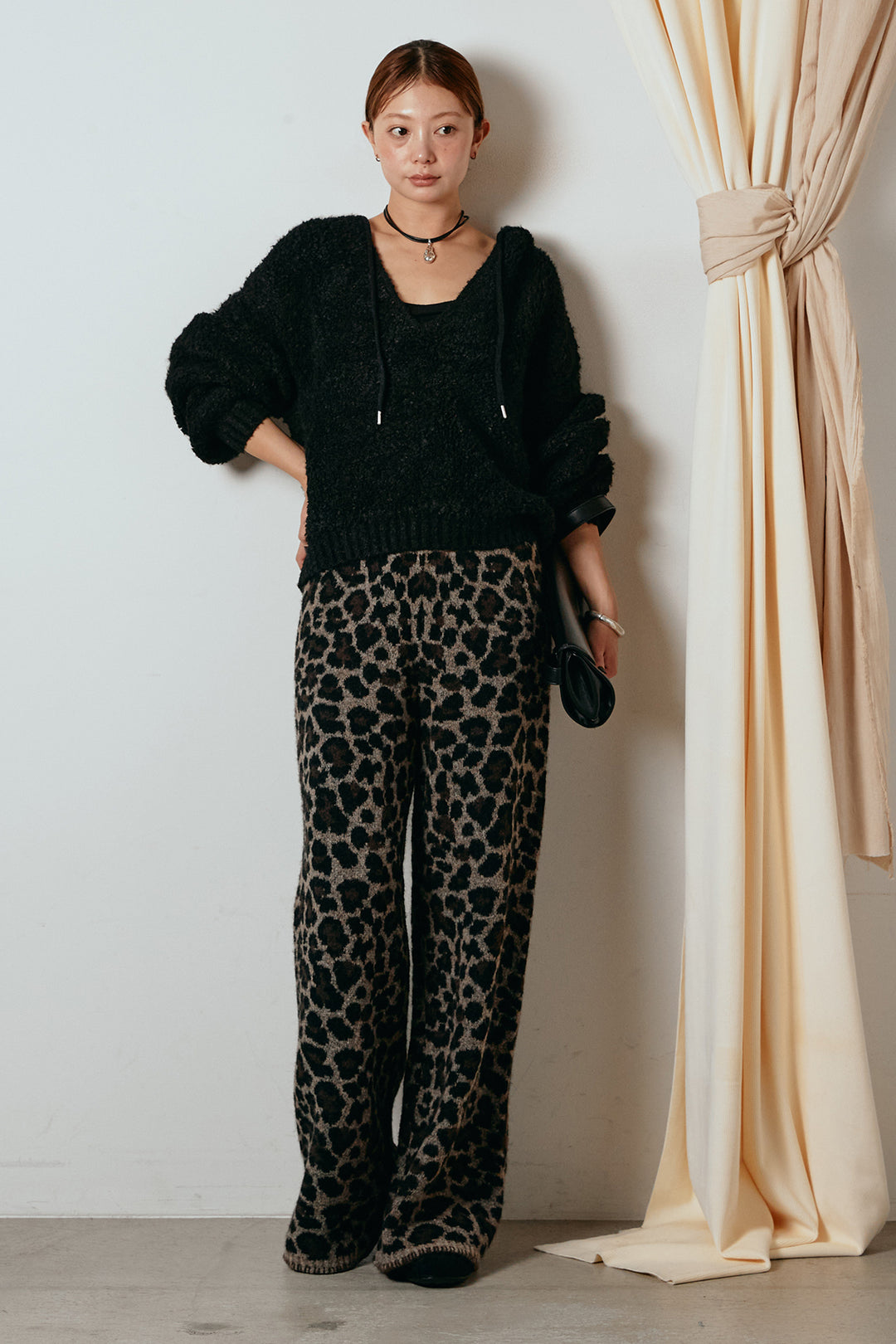 [SET]ブークレキーネックプルオーバー+リラックスレオパード柄ニットパンツ(2set)
