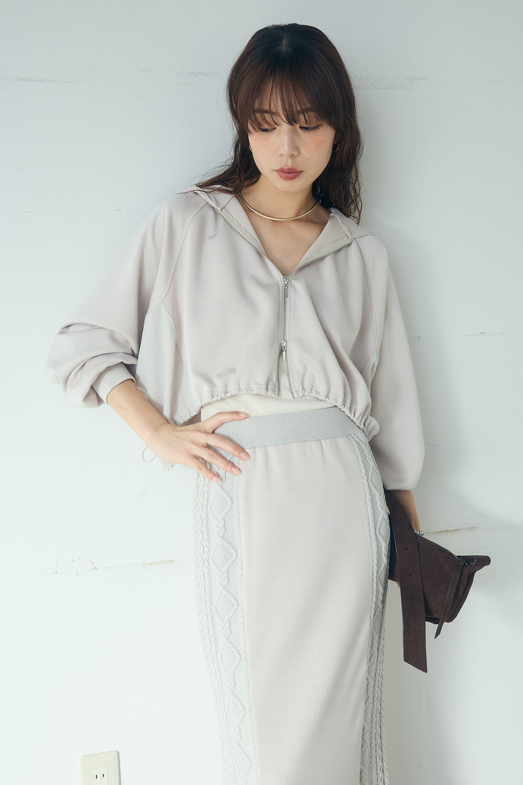 [SET]ドルマンショートフーディー+異素材ドッキングケーブルニットスカート(2set)