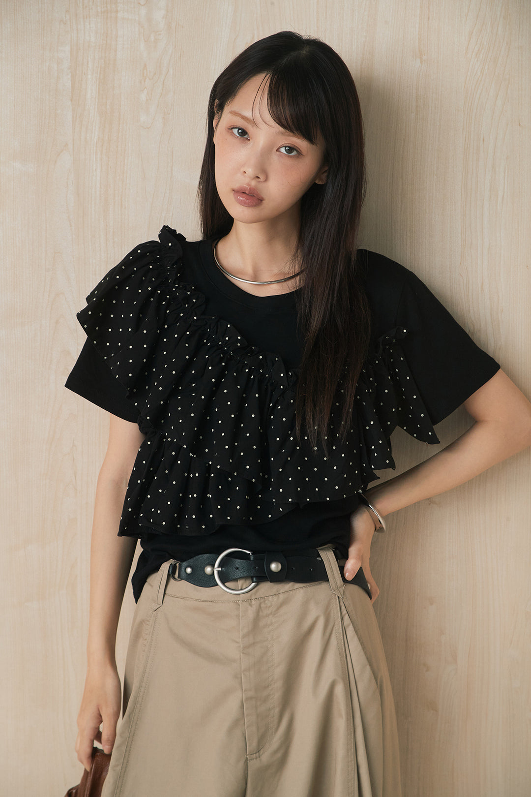 [SET]ドットアシメフリルデザインTシャツ+サークルバックルベルト付きタックワイドパンツ(2set)