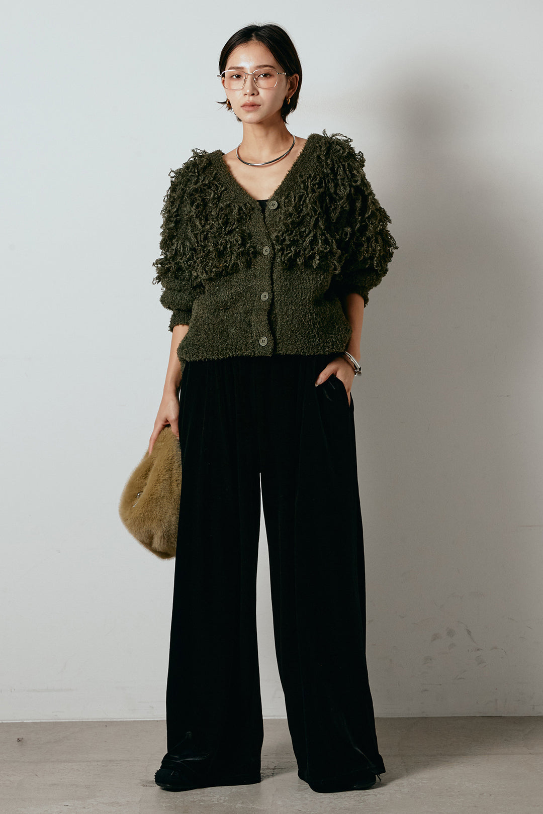 [SET]ループ編みVネックニットカーディガン+ベロアサスペンダー付きパンツ(2set)