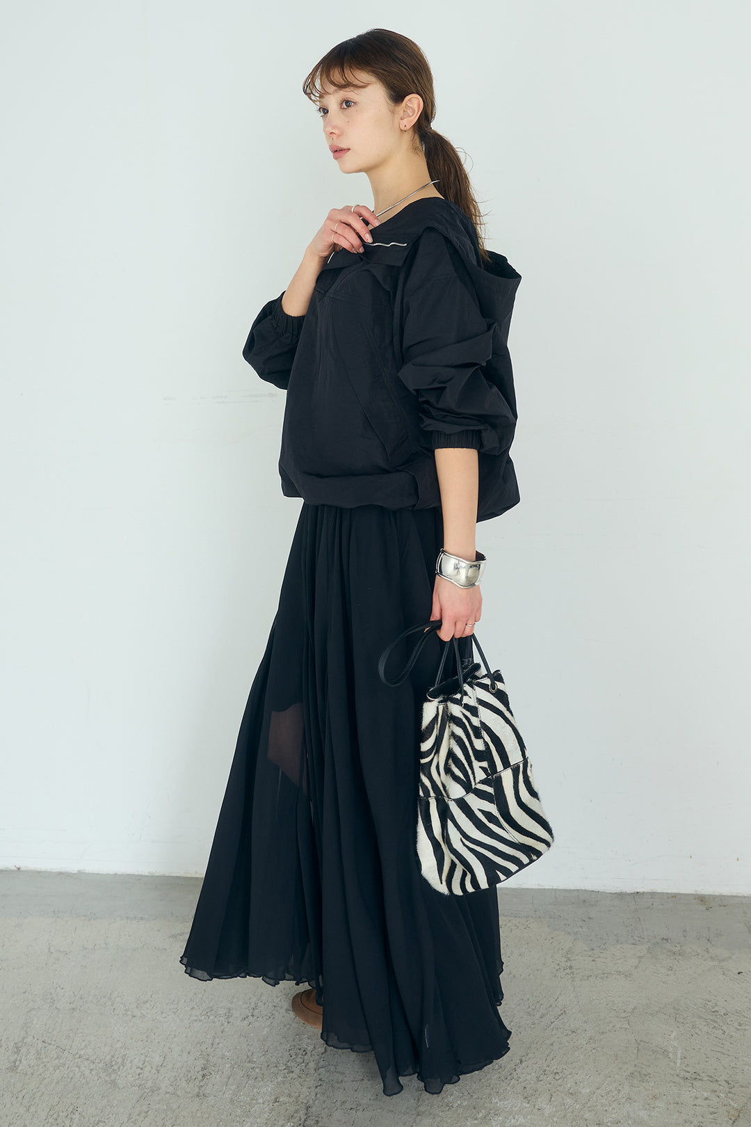 [SET]ナイロンフーディーブルゾンアウター+シアーフリルキャミワンピース(2set)