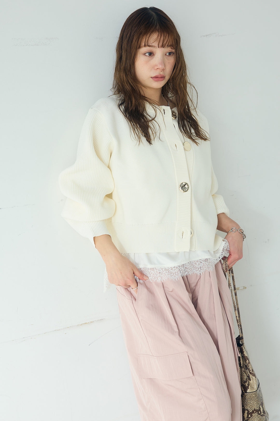 [SET]スポンディッシュBIGボタンクルーネックカーディガン+ブロード切り替えぺプラムタンク(2set)