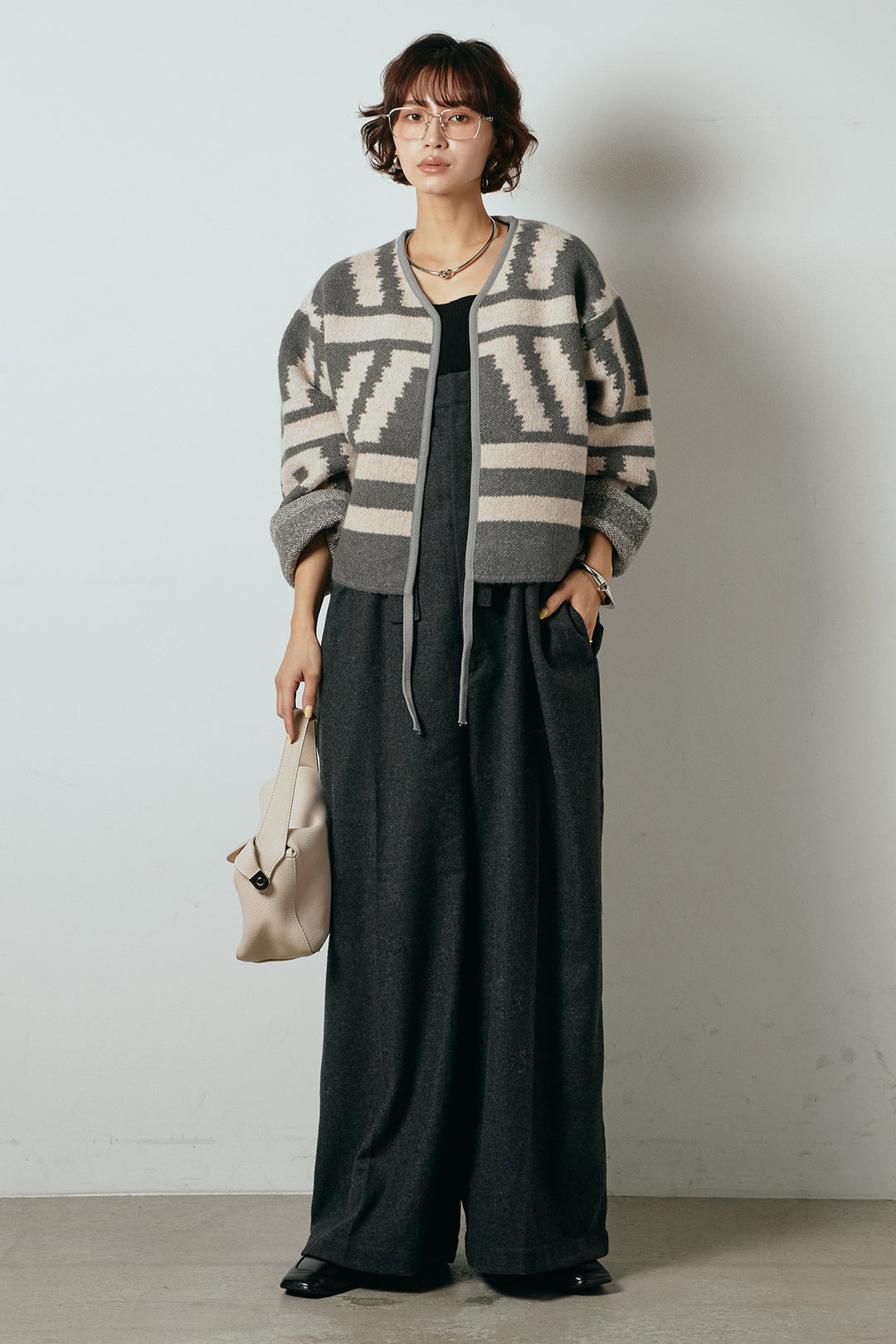 [SET]ノーカラー幾何学模様アウター+ウール混フランネルワイドサロペット(2set)