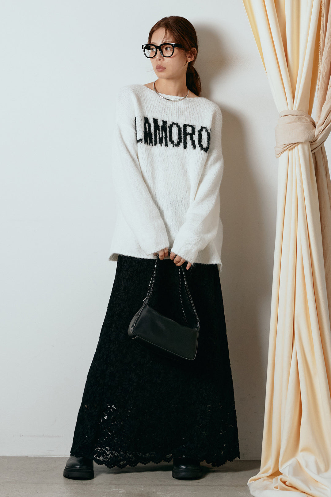 [SET]フロントロゴデザインニットトップス+花柄刺繍ベロアフレアスカート(2set)