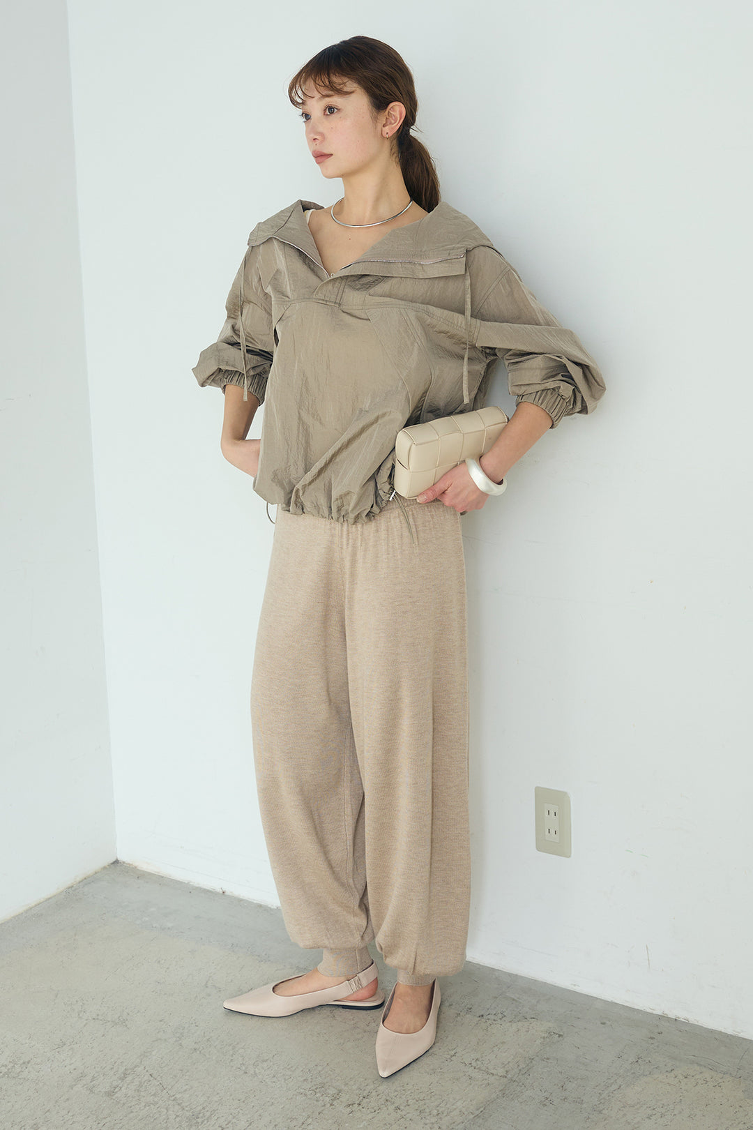 [SET]ナイロンフーディーブルゾンアウター+裾絞りリブニットパンツ(2set)