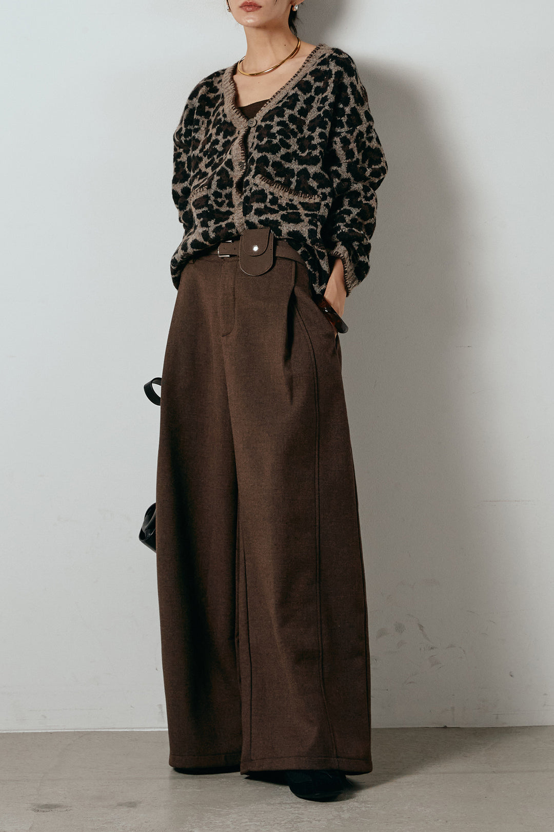 [SET]ステッチデザインレオパードニットカーディガン+ポーチベルト付きカーブパンツ(2set)