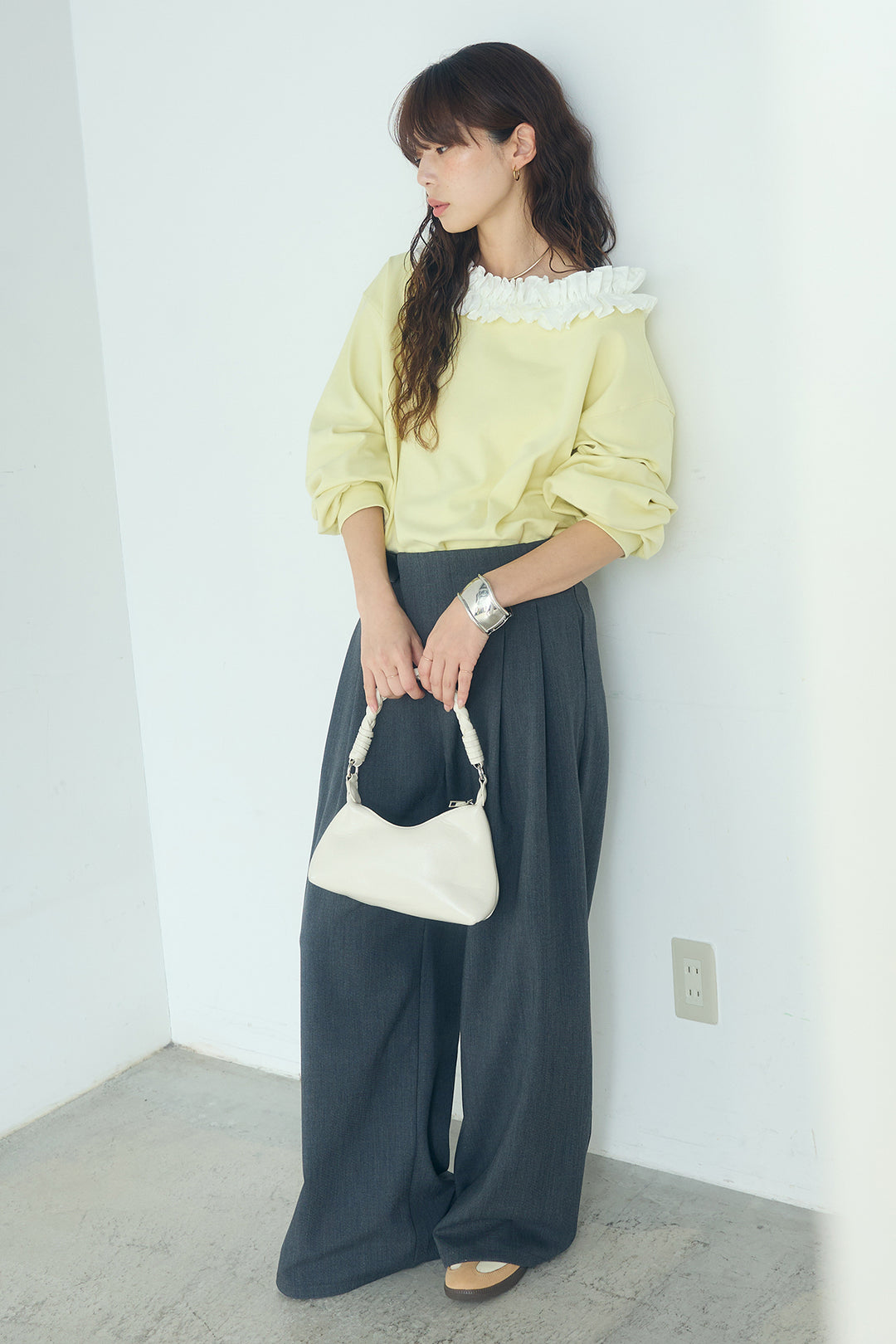 [SET]ネックギャザーフリルスウェット+サイドベルトタック入りスラックス(2set)