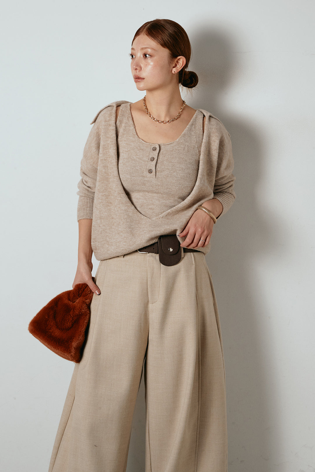 [SET]襟付きレイヤードニットトップス+ポーチベルト付きカーブパンツ(2set)