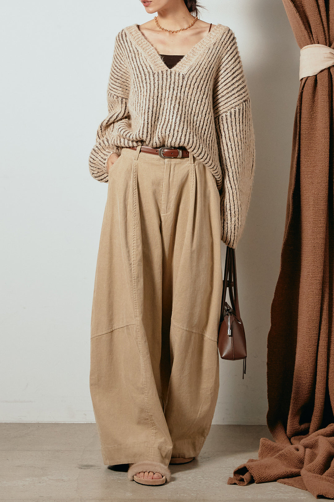 [SET]アルパカタッチ深Vニットトップス+タック入りコーデュロイワイドパンツ(2set)