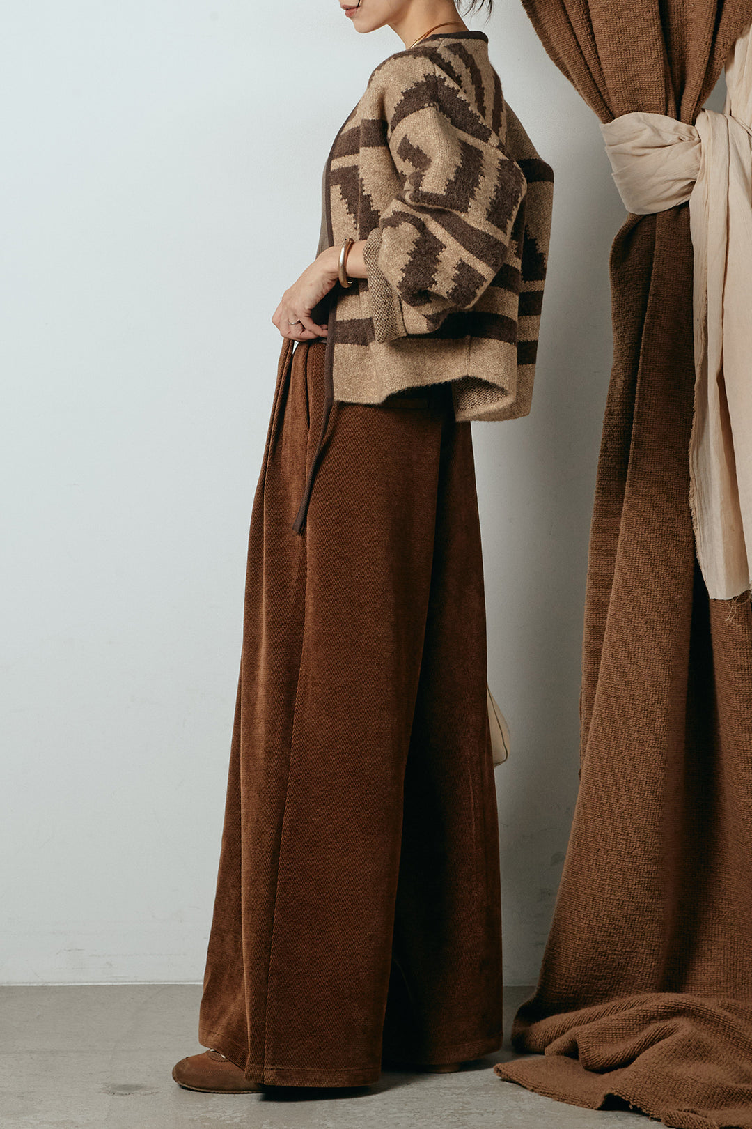 [SET]ノーカラー幾何学模様アウター+ベルトループコーデュロイワイドパンツ(2set)