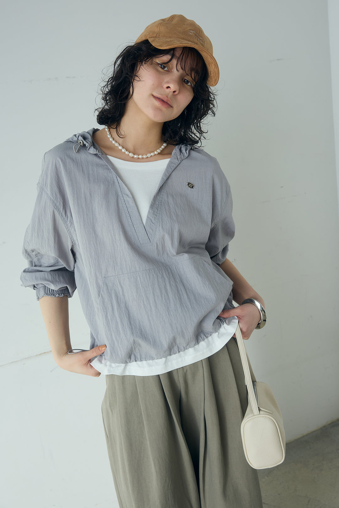 [SET]レイヤードデザインフーディートップス+サイド調整ベルトタックパンツ(2set)