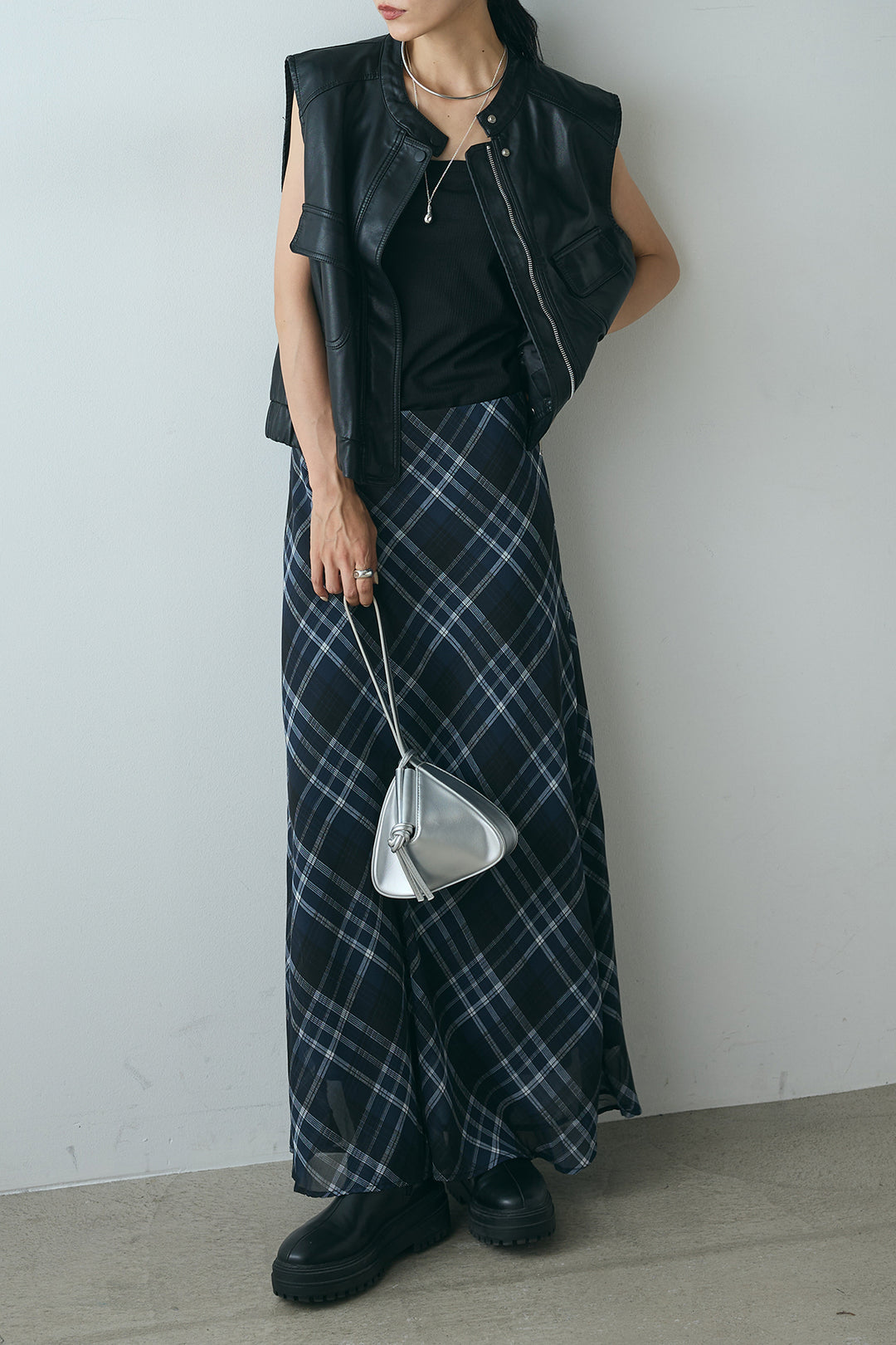 [SET]バンドカラーフェイクレザーベスト+マルチ柄シアースカート(2set)