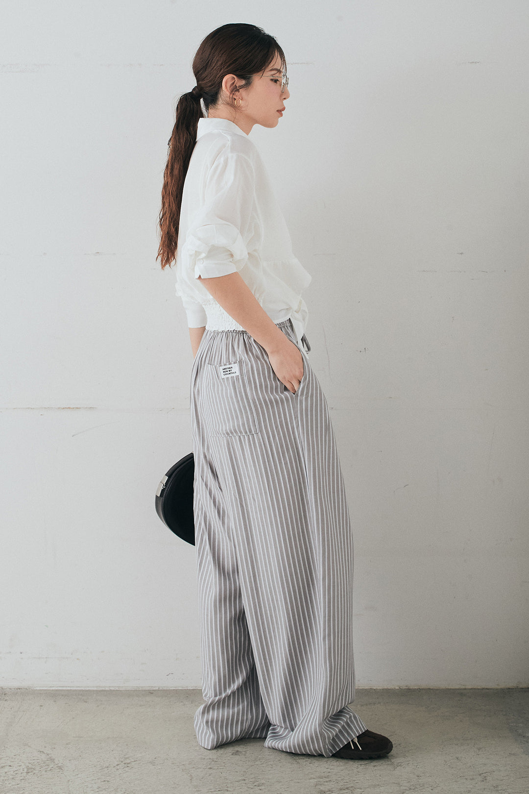 [SET]裾巻きツイストデザインシャツ+レーヨンストライプイージーワイドパンツ(2set)
