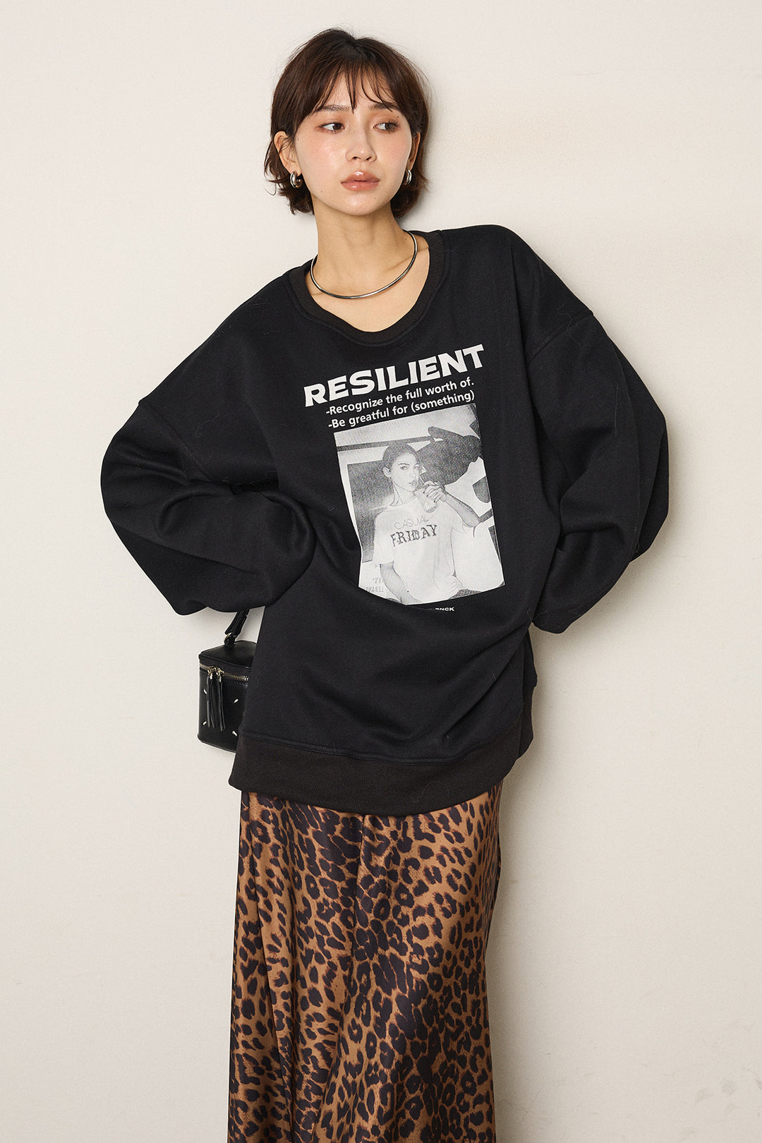 モノトーンプリントスウェット