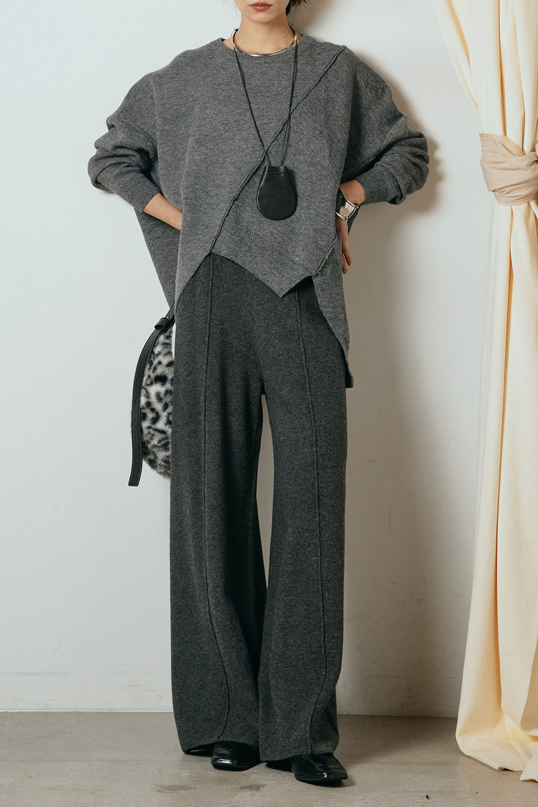 [SET]アシンメトリーデザインニットトップス+センターラインニットパンツ(2set)