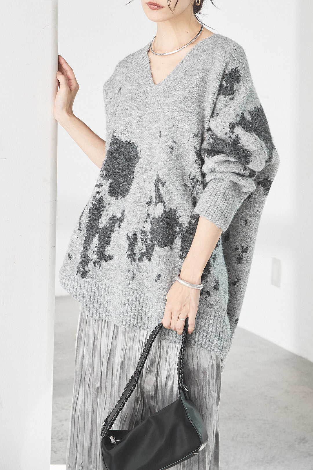 [SET]アブストラクト柄ニットプルオーバー+ベロアロングプリーツスカート(2set)