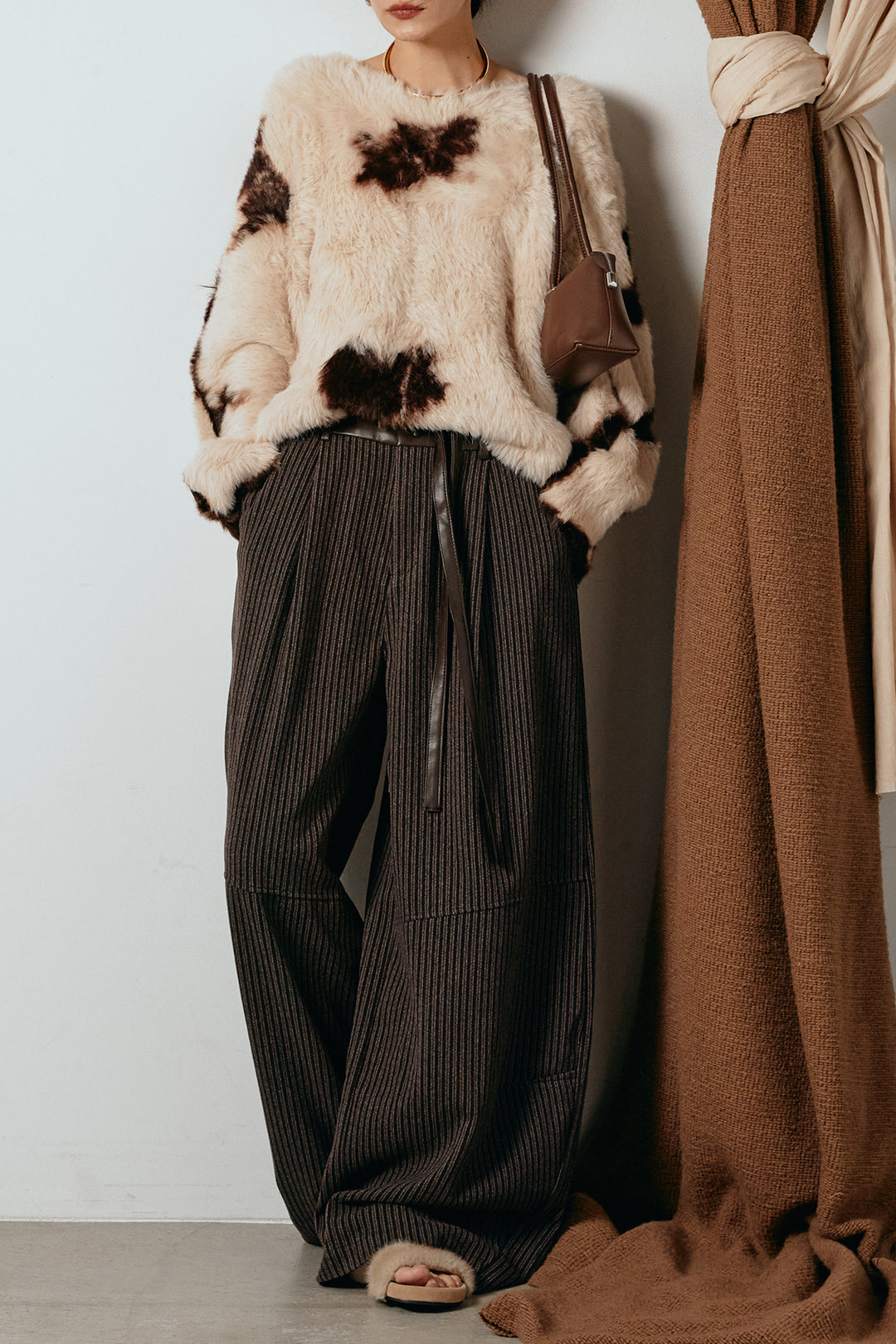 [SET]タイダイ柄シャギーニットトップス+レザーライク配色ストライプパンツ(2set)