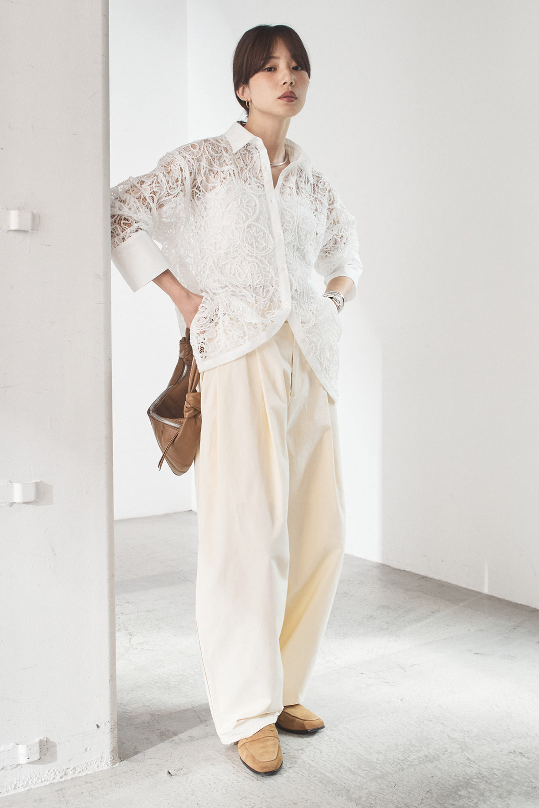 [SET]刺繍レースオーバーサイズシャツ+合繊ツイルパイピングタックカーブパンツ(2set)