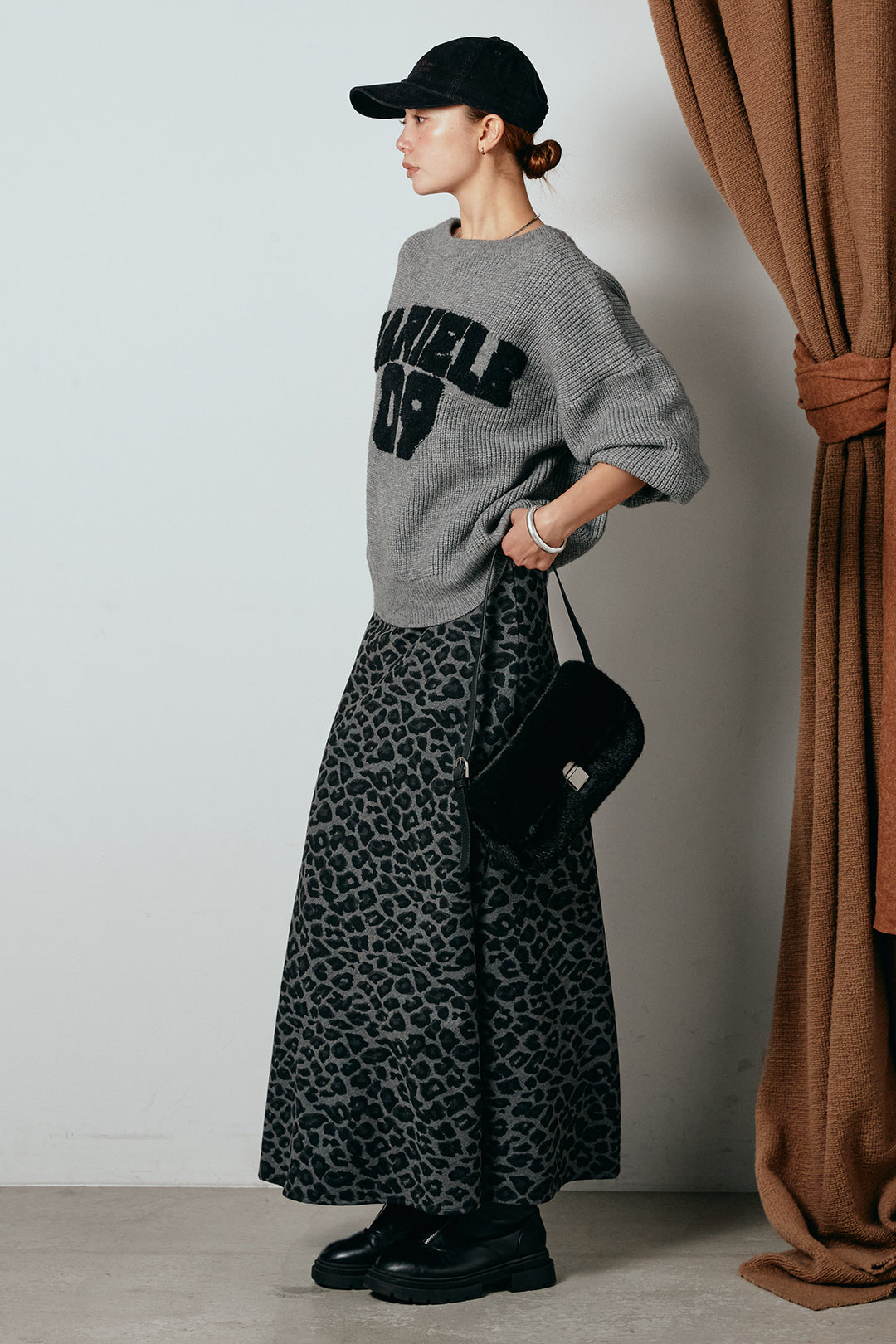 [SET]ロゴジャガードニットトップス+レオパードロングスカート(2set)