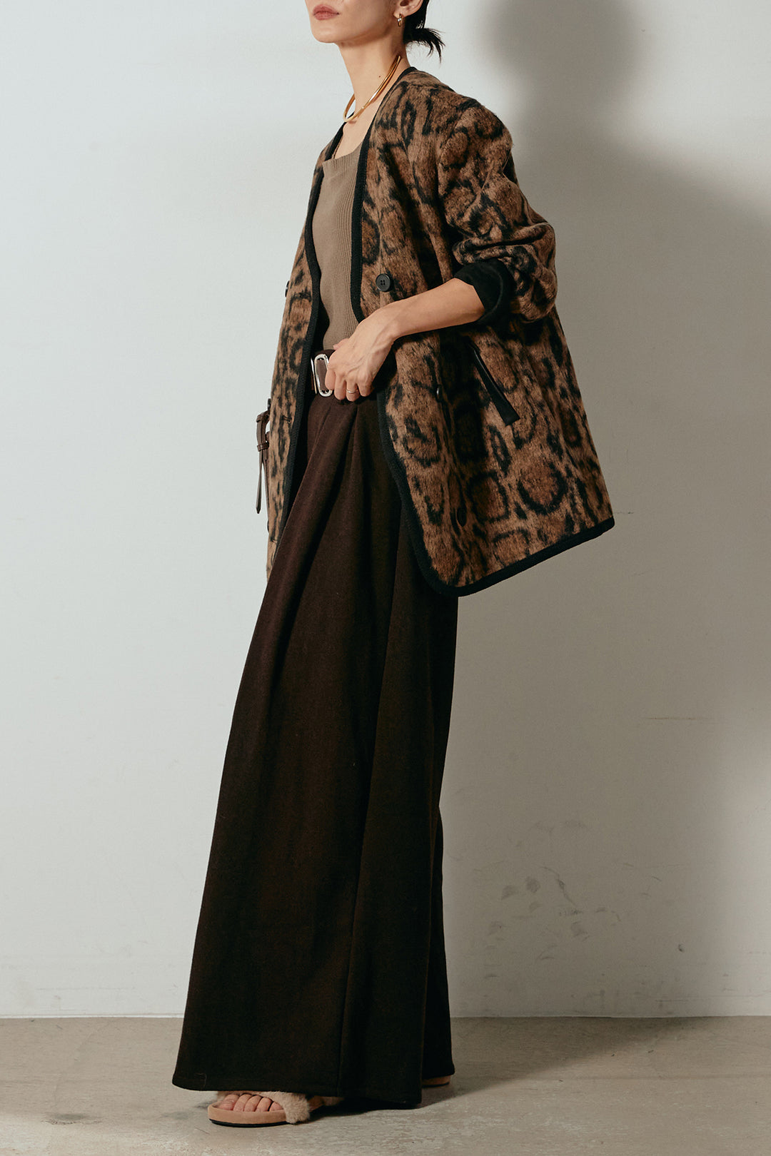 [SET]ノーカラーレオパード柄アウター+フェイクレザー太ベルト付きタックワイドパンツ(2set)