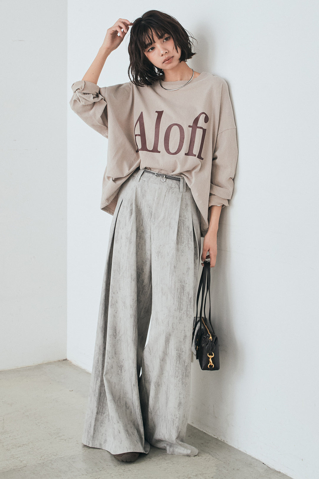 [SET]裾センタードロストロゴプリントワイドTシャツ+紐ベルト付きかすれ柄ワイドスラックス(2set)