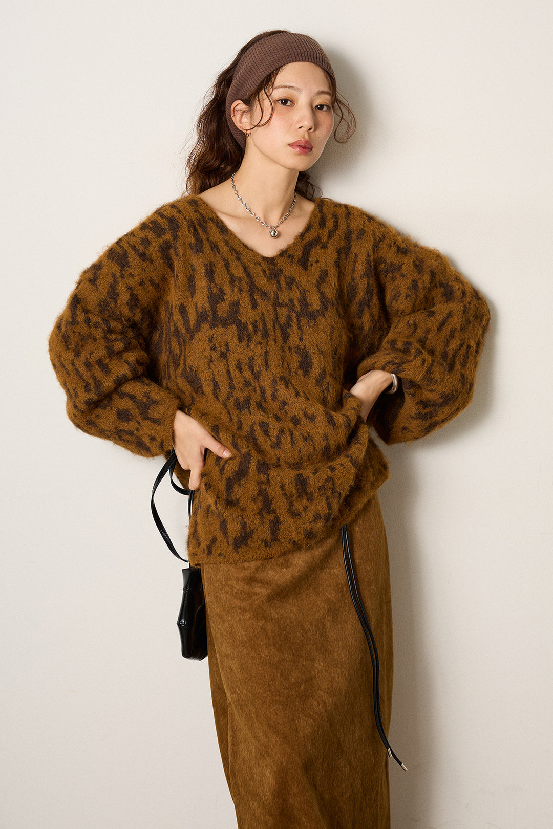 [SET]フラッフィーレオパードシャギーニット+ロープベルト付きスウェード調スカート(2set)