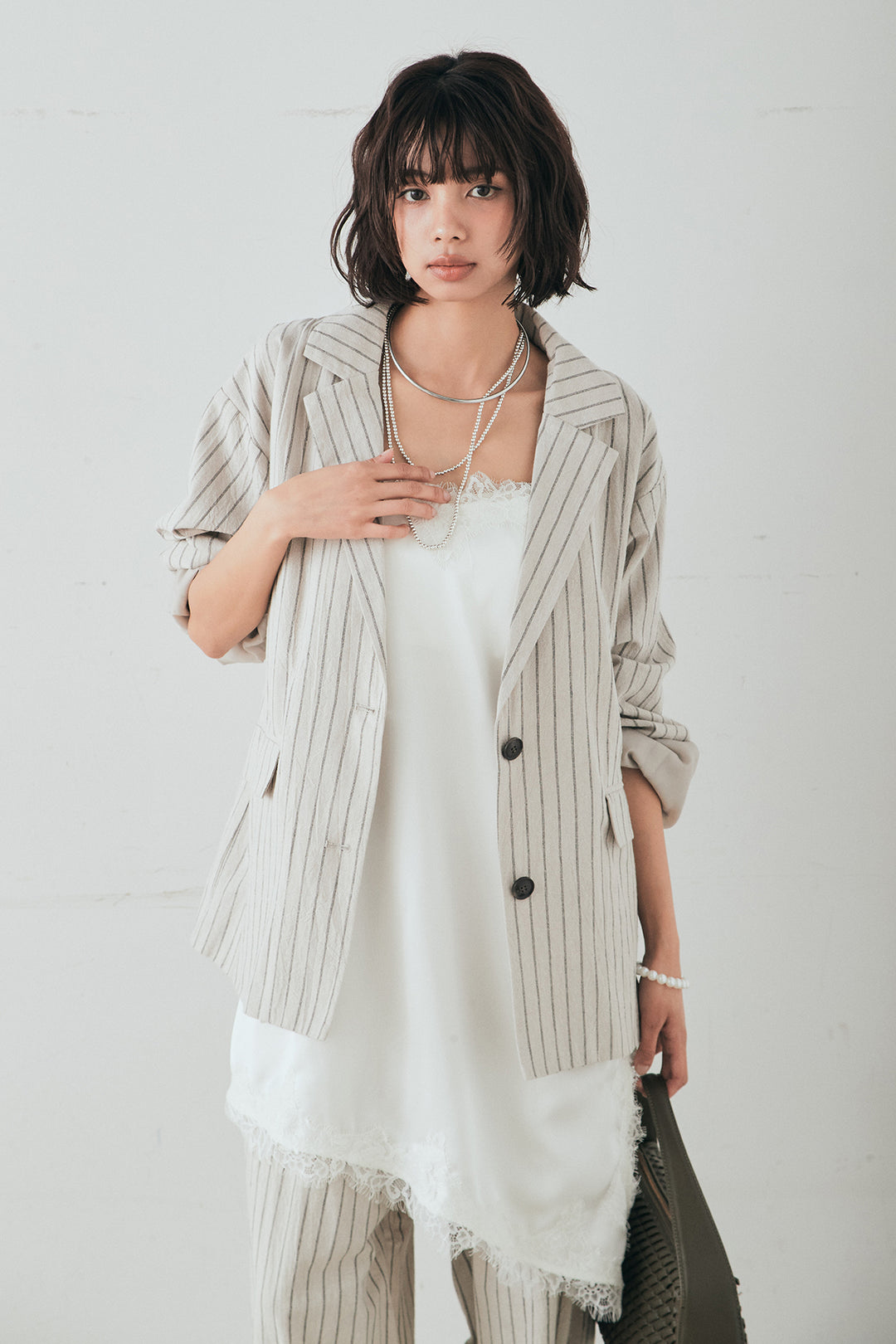 [SET]リネンライクストライプテーラードジャケット+リネンライクストライプタックイージーパンツ+サテンレースアシメキャミ(3set)