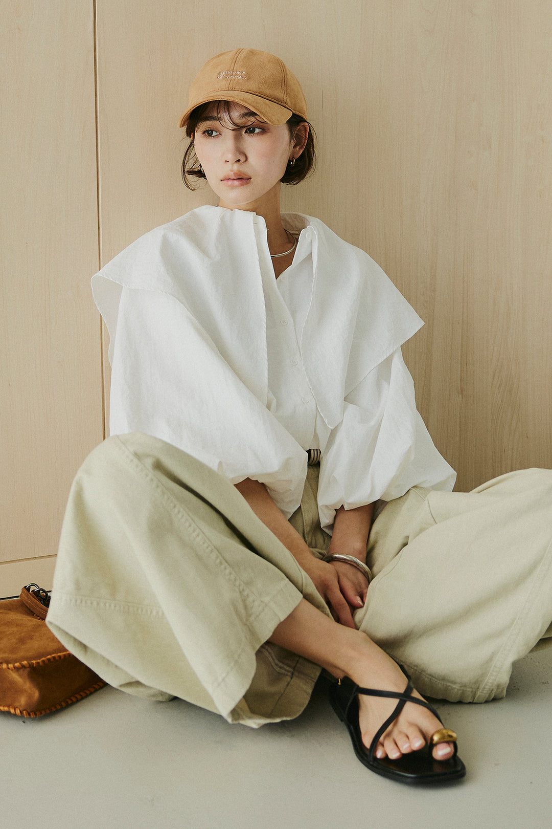 [SET]ケープカラーナイロンブラウス+サイドベルトカーブワイドパンツ(2set)