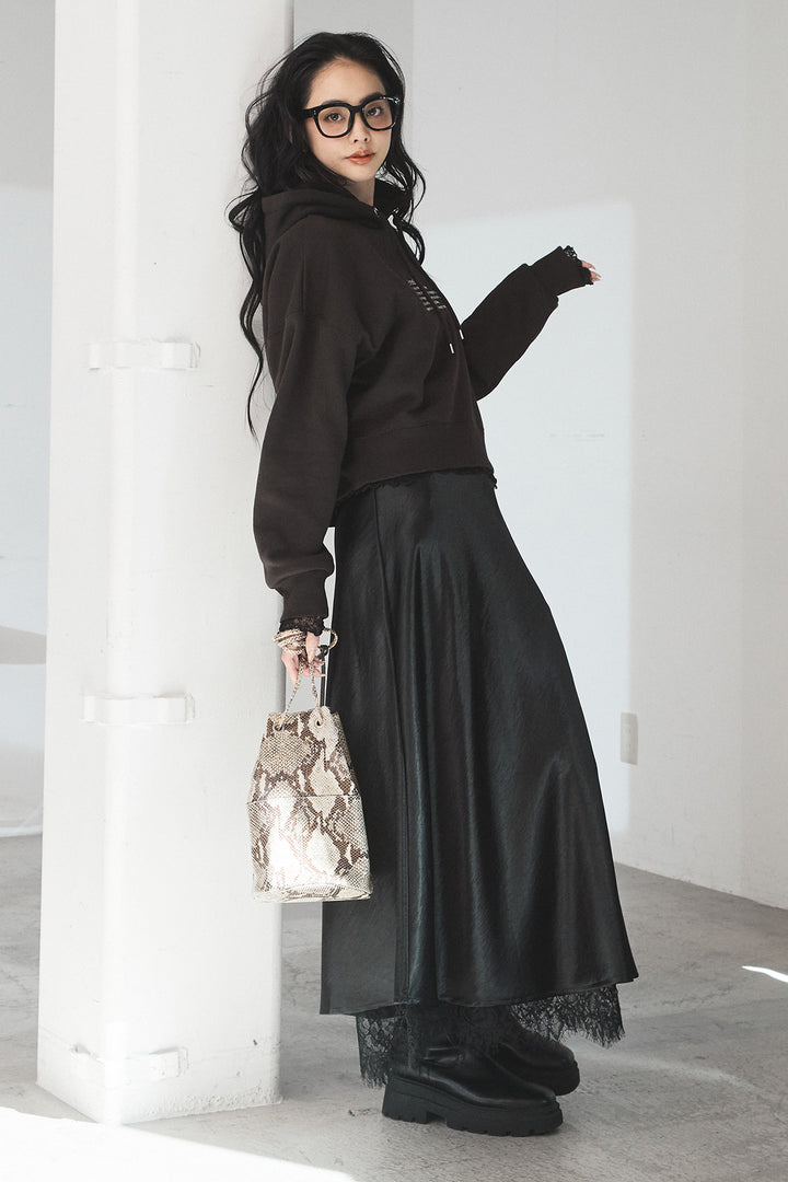 [SET]裏起毛レタリング刺繍フーディショートプルオーバー+ストレッチレースクルーネックインナー+裾レースデザインサテンスカート(3set)