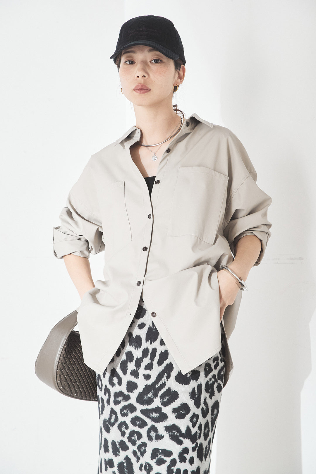 [SET]ウォッシャブルエコレザービックカフスシャツ+レオパードサテンナロースカート(2set)