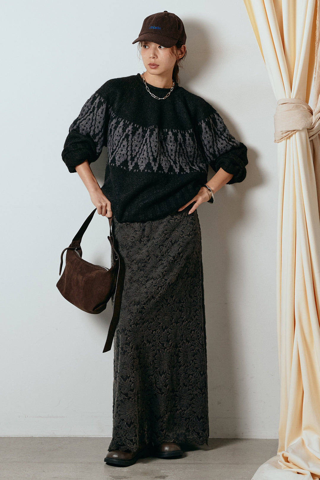 [SET]モノトーン柄ニットトップス+花柄刺繍ベロアフレアスカート(2set)